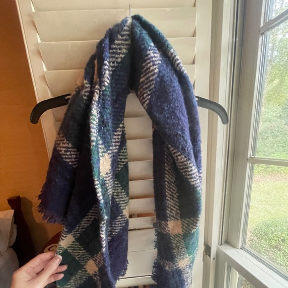 Vince Camuto Plaid Scarf - Picture 1 of 3